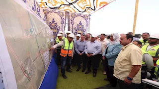 بطول 1100 كم.. وزير النقل ومحافظ أسوان يتفقدان محطات القطار الكهربائي