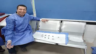 بالصور- استخراج 100 مسمار وصامولة من معدة مريض في بني سويف