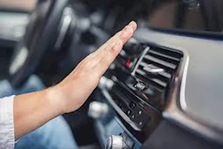 بعد وفاة شاب بدمياط.. تعرف على الآثار الجانبية لتشغيل تكييف السيارة