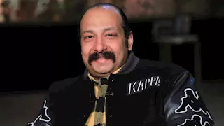  محمد ثروت يكشف تفاصيل مكالمته الأولى مع عادل إمام.. ماذا قال؟ 