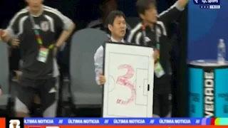 مدرب اليابان يوجه اللاعبين بطريقة غريبة في مواجهة هولندا بكأس العالم 2026  (فيديو)