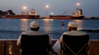 إيران تعلن بدء رفع الحصار الأمريكي عن موانئها 