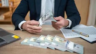 مصر والصين توسعان اتفاقية مبادلة العملات.. هل يتراجع الضغط على الدولار؟  