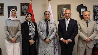 المستشارة أمل عمار تبحث تعزيز التعاون مع منظمة تنمية المرأة 