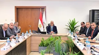 وزير الري يتابع إيراد النيل واستعدادات الوزارة لفترة أقصى الاحتياجات المائية