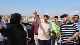 يخدم 20 ألف مسافر يومياً.. محافظ المنيا يتفقد الموقف الإقليمي ـ صور 