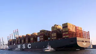 ميناء دمياط يستقبل 10 سفن وتداول أكثر من 76 ألف طن بضائع