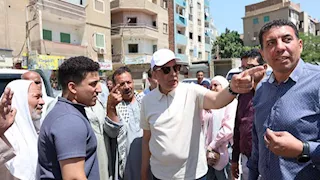 بالصور- محافظ المنيا يتفقد 37 محلاً تجاريًا جديدًا بحي جنوب المدينة 