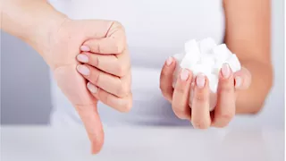 متعة مؤقتة ومخاطر طويلة الأمد.. الصحة تحذر من مخاطر السكر