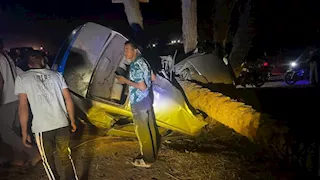 "دماء على الطريق".. جثة ومصابان في انقلاب سيارة ملاكي بالمنيا