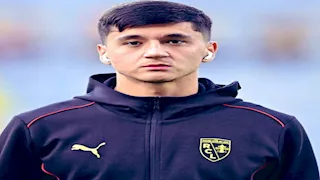 "أنا أسف".. هدية خاصة من خوسانوف لمصور كأس العالم المصاب (صورة)