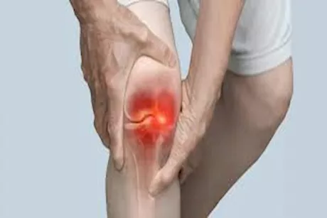 3 مشروبات طبيعية خارقة لعلاج خشونة وآلام المفاصل.. طبيب يوضح