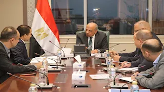 الكهرباء تبحث تنفيذ مشروعات طاقة متجددة بقدرات 4750 ميجاوات رياح و4000 ميجاوات تخزين