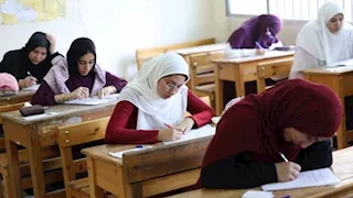 بدء امتحان الكيمياء لطلاب العلمي بالثانوية الأزهرية