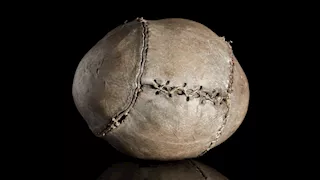 كرة من القرن السادس عشر تحضر كأس العالم لأول مرة في تاريخها.. ما القصة؟