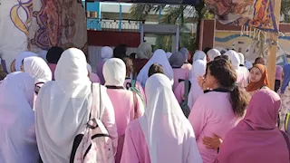 عناصر نسائية وتأمين إلكتروني أمام لجان الثانوية -صور وفيديو