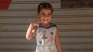 وصول المتهمات في قضية وفاة الطفلة تيا إلى محكمة شبرا الخيمة