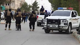 سوريا تواصل ملاحقة عناصر النظام السابق وتعلن اعتقال 3 أشخاص في دير الزور