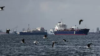 من الاتفاق إلى التهديد بالإغلاق.. قصة التضارب الإيراني الأمريكي حول مضيق هرمز