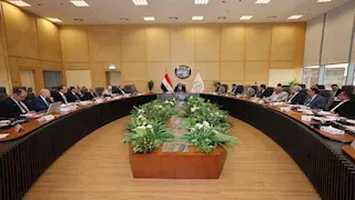 النقل تعلن تشغيل أول مزلقان سكة حديد بالطاقة الشمسية في مصر