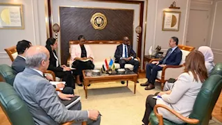 وزير التموين يبحث مع سفير رواندا التعاون في الأمن الغذائي وتخزين الحبوب
