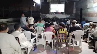 ترقب أمام الشاشات ودعوات الجماهير.. أجواء حماسية في بني سويف لمتابعة مباراة منتخب مصر