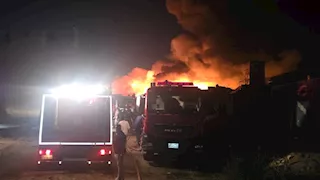 السيطرة على حريق مصنع البويات والزيوت بالخانكة بعد جهود مكثفة لقوات الحماية المدنية