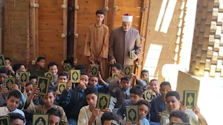 الأزهر يبدأ توزيع 10 آلاف مصحف على كتاتيب تحفيظ القرآن بالمحافظات