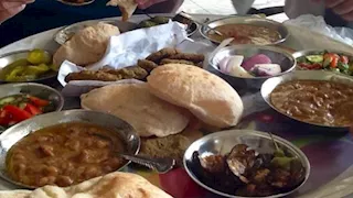 مؤشر الفول والطعمية.. كيف قفز سعر فطار المصريين 20 ضعفا في 10 سنوات؟  