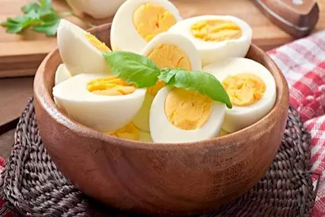 ما هو العدد المناسب من البيض للأطفال في اليوم؟  استشاري يجيب