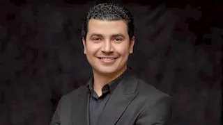 فيديو| محمد أنور يقدم مع ابنته أغنية هتعدي على مسرح المدرسة