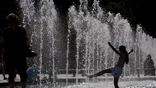 بالتزامن مع موجة حر شديدة.. وفاة طفلين شقيقين داخل سيارة في فرنسا
