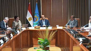 محافظ أسيوط يترأس اجتماع المجلس الإقليمي للسكان لمتابعة مؤشرات التنمية