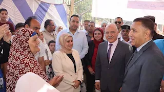 محافظ القليوبية يتابع قافلة البقاشين الطبية ويوجه بتوسيع الخدمات المجانية