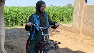 حفظت القرآن وقهرت ظروف الطريق بـ"العجلة".. "شهد المهدي" من الغنامية لأوائل إعدادية المنوفية -فيديو
