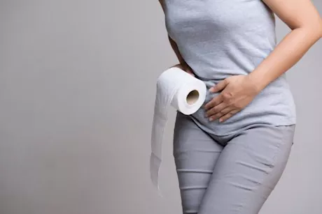 علاج الإمساك طبيعيًا- حسام موافي: هذه أفضل طريقة للتخلص منه
