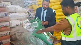 ضبط نصف طن أرز منتهي الصلاحية في إسنا وإحالة كيان تجاري للجنح الاقتصادية
