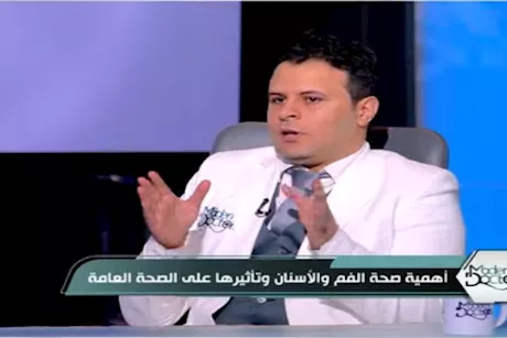 متى نزرع الأسنان بعد الخلع؟ طبيب يوضح السن المناسب         
