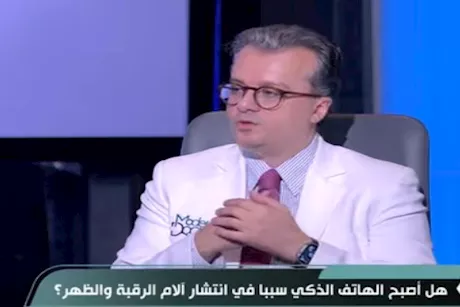 طبيب يحذر: الموبايل يؤخر الكلام عند الأطفال ويؤثر على النوم والذاكرة