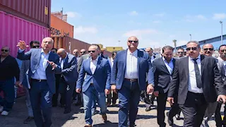 وزير الاستثمار من ميناء الدخيلة:تسريع إجراءات الإفراج عن الشحنات -صور