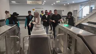 18 صورة.. توافد الركاب على محطة الاستاد بالمونوريل في أول أيام تشغيلها