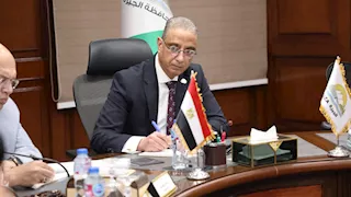 محافظ الجيزة يبحث مطالب إمبابة وكرداسة ويوجه بحلول للمرور والنظافة والصرف