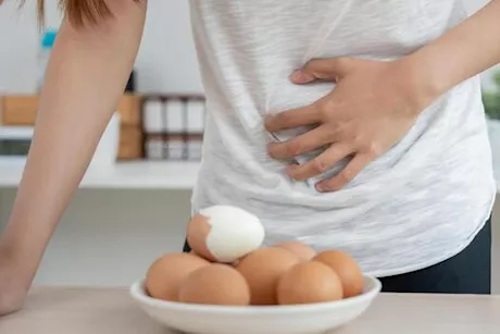 الغثيان بعد أكل البيض.. تعرف على سببه وكيفية التخلص منه