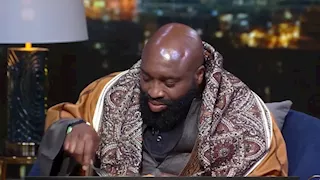 حوواشي وممبار وجلباب صعيدي.. إيرك هادسون يتناول أكلات شعبية في "من ماسبيرو"