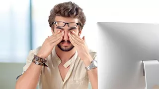 وزارة الصحة تحذر من الجلوس لفترة طويلة أمام الكمبيوتر والهاتف