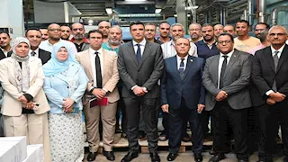وزير الصناعة يتفقد المطابع الاميرية ويبحث خطط تطويرها (صور)