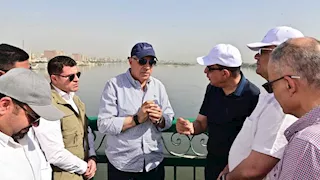 وزير الري يوجه باستمرار تطهير النيل وترعة الإبراهيمية وتسريع سحارة مصرف المحيط