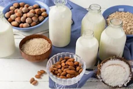 "حليب اللوز" أبرزها.. بدائل الحليب لتحسين صحة القلب والأوعية الدموية