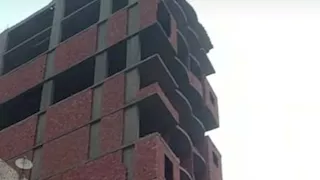  سقط عليها من الطابق الـ11.. مصرع فتاة في انهيار جزئي لحائط برج بالمنيا  