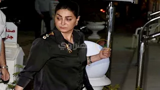 وفاء عامر وحنان سليمان.. توافد نجوم الفن على عزاء سهام جلال